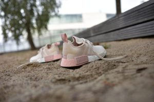 Nmd r1 hotsell vapour pink linen