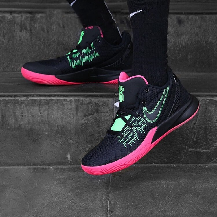 Kyrie flytrap 2 hot sale hyper pink