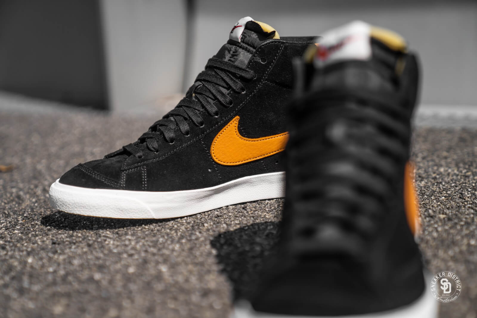 Nike blazer hotsell 77 black amber