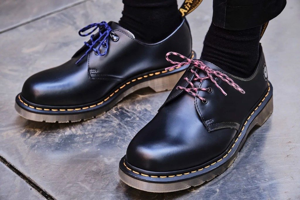 giay-dr-martens-duoc-san-xuat-o-dau-1-so-doi-giay-dr-marten-dinh-dam