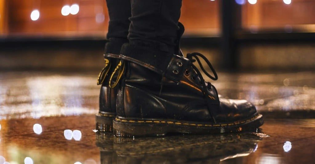 giay-dr-martens-duoc-san-xuat-o-dau-1-so-doi-giay-dr-marten-dinh-dam