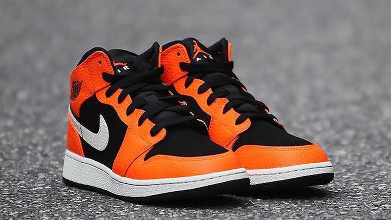 Jordan 1 mid black cheap cone